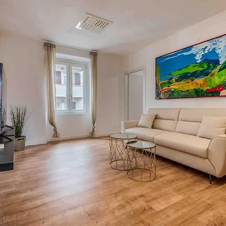 Design Luxury Apartment-centre Of The City-airport *