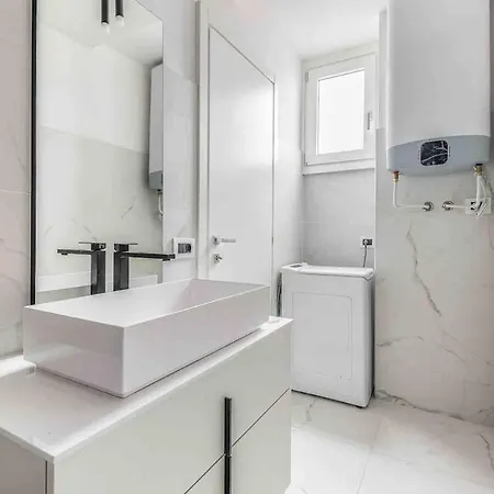 Design Luxury Apartment-centre Of The City-airport Апартаменти Бергамо